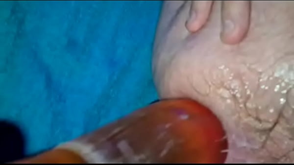 enfiando brinquedo grandao no cu rosa