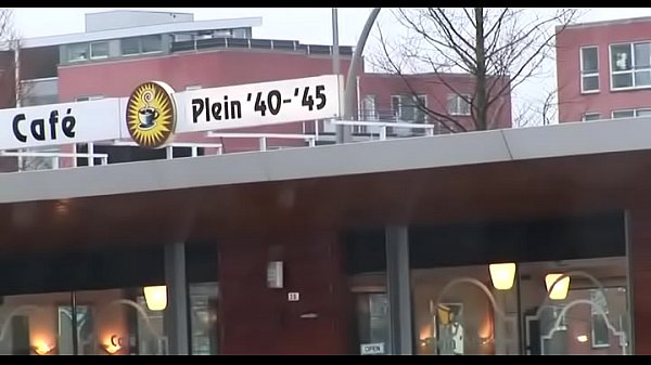 Chap gets his dick sucked