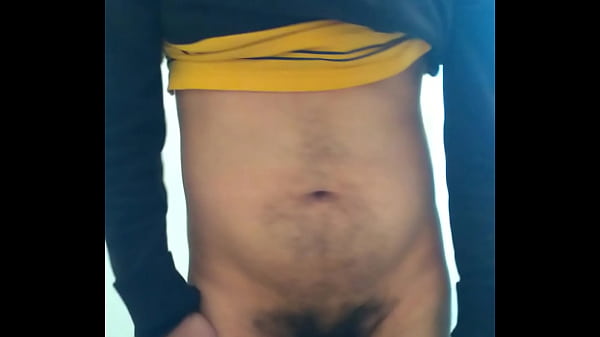 En el WC haciendo la paja muy sexy parte 1