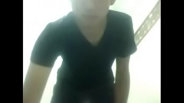 Vitor gozando no papel