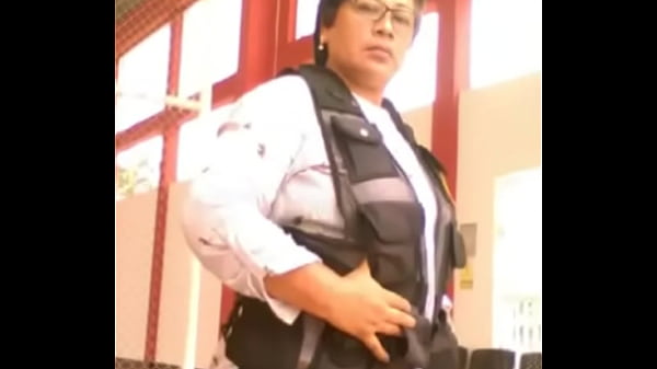 T&iacute;a arrecha se masturba