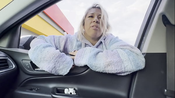 RECOGIENDO A CHICA SIN HOGAR DE LA CALLE