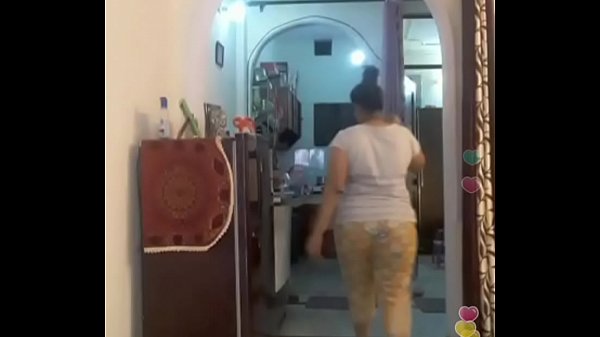 Hot desi indian bhabi shaking her sexi ass &boobs on bigo live...1