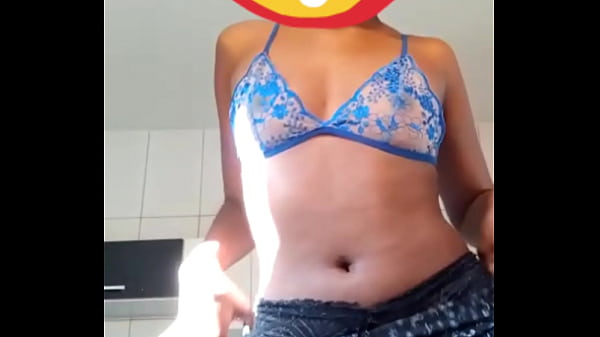 Novinha gostosa rebolando