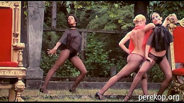 Burlesque naced show T01 1  