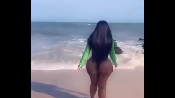 Ass shaking booty girl