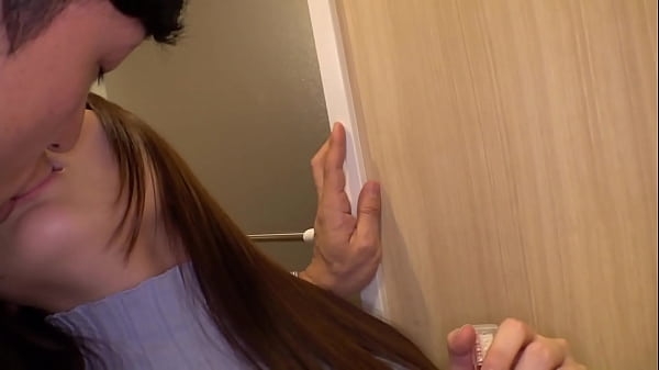 六本木の中でもひと際美人なA型のももかさん。片手には食材をぶら下げており、これから夕食を作るようです。企画内容を伝えるとOKを頂け、「寒い中大変ですね」と気遣いまでして頂けました！め、女神や...ももかさん宅へお邪魔させてもらうと、まるでホテルのような綺麗なお宅でした！！https://bit.ly/3JcRhpL