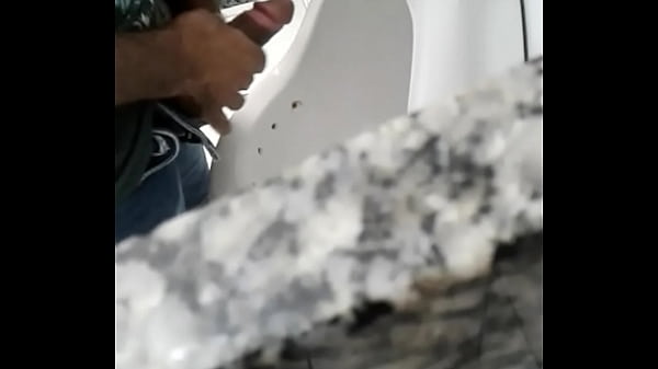 Punheta no banheirao