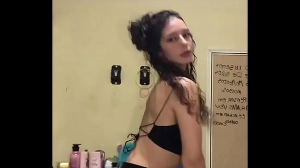 gostosa dan&ccedil;ando  