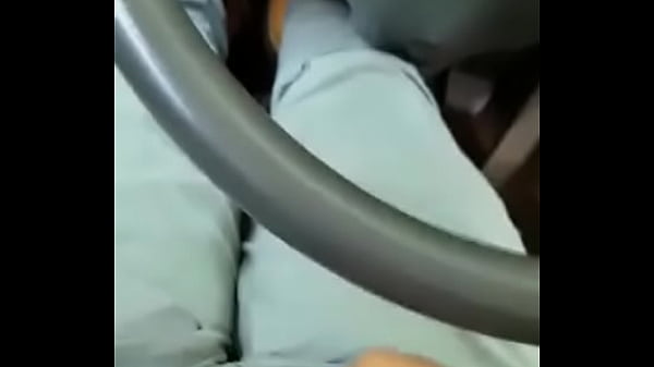 Ex novia me env&iacute;a v&iacute;deo tocan su conchita mientras trabaja