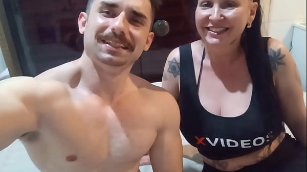 Coroa gostosona conhecendo meu pau, eu seus peitos fartos