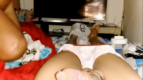 Cunhadinha ca&ccedil;ula com a buceta pequenina quase n&atilde;o entra o meu pau