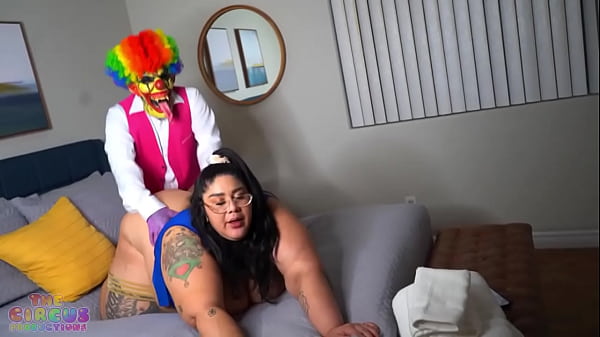 BBW gets dismantled from the back by a clown