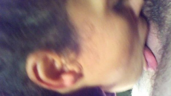 Puta novinha da Farrapos tomando gozada na boca