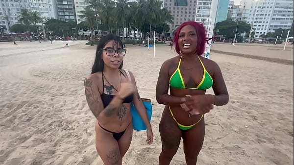 Chamei duas meninas na praia para gravar porn&ocirc; ofereci uma grana pra elas ser&aacute; q elas aceitam?