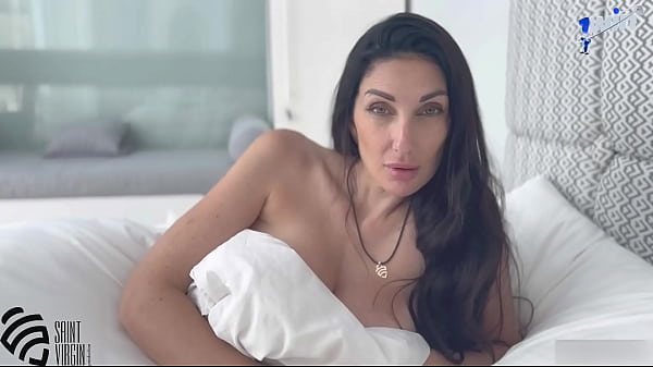 Top model gets cum on her face