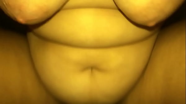 Neg&atilde;o gozando dentro da gordinha gostosa