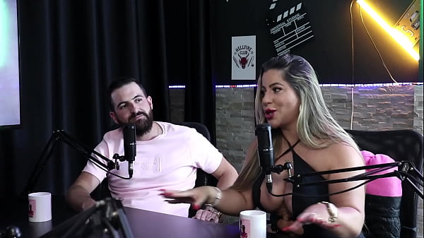 Sofreram preconceitos, e quando est&atilde;o com tes&atilde;o fazem v&iacute;deos amadores, seu casamento n&atilde;o durou e no reality show... - Juli Figueir&oacute; e Felipe Larrossa (SHEER/RED)