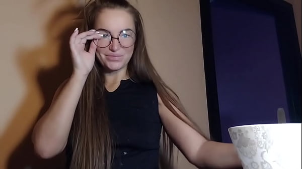 Сводная мама доминирует и страпонит сына