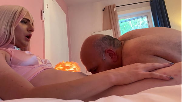 white pre-op trans get sucked by her boy friend and she cum in his mouth