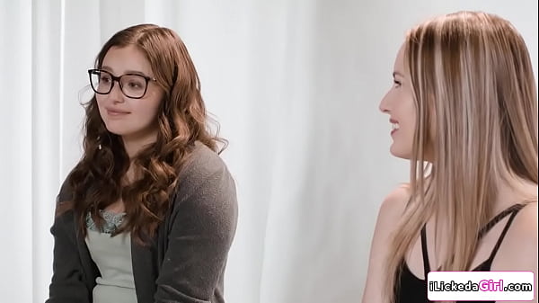 Brunette babe Leana Lovings is having a lesbian scene with her favorite pornstar blonde Scarlett Sage.Shes goes first licking her shaved pussy.