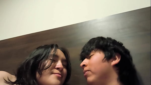 Mi amiga cristiana de 18 a&ntilde;os vuelve para tener SEXO conmigo todo el dia