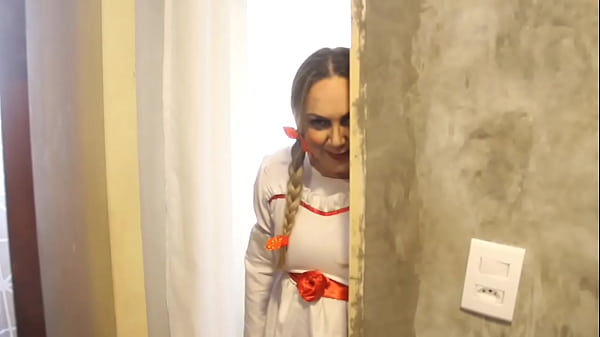 Boneca misteriosa no halloween