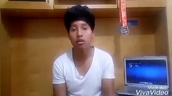 Joven gre&ntilde;udo gay