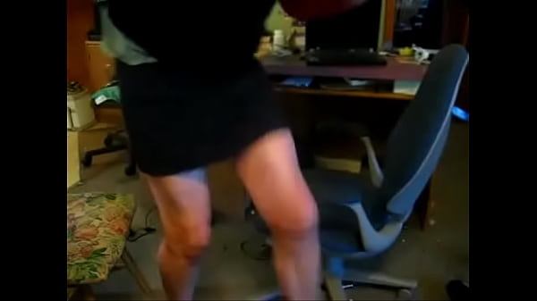 KARLA KNIPTION FINDS A MOUSE UNDERHER ANCHOR CHAIR - YouTube  