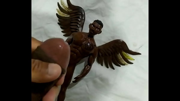 Leite no boneco Kadu castro  