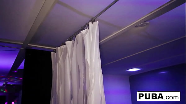 Blonde babe masturbates