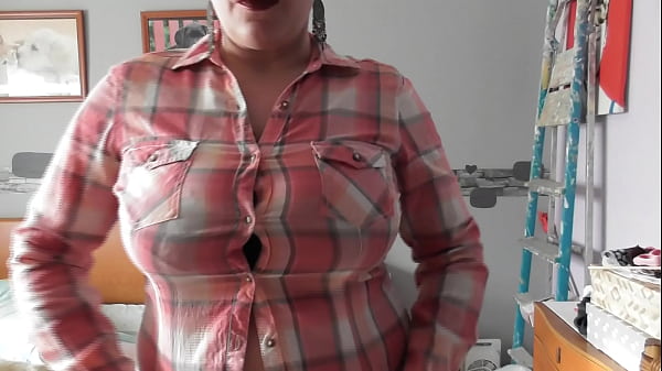 A mi hermanastra tetona le gusta ponerme caliente  