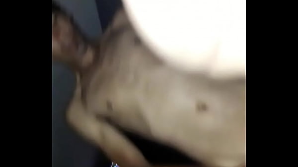 Mi tio viene a arreglar algo en mi casa y se lo pag&oacute; con sexo  