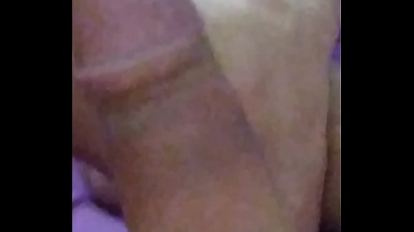 Me masturbo rico y sale mi leche.  