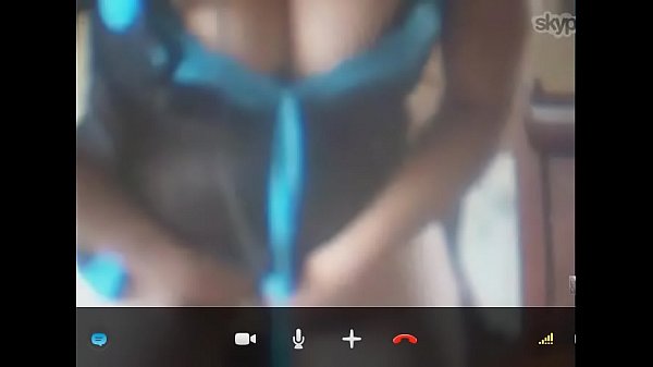 Madura colombiana tocandose