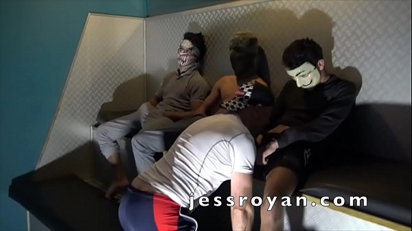 un file 200 euros &agrave; 3 h&eacute;t&eacute;ros et les suces