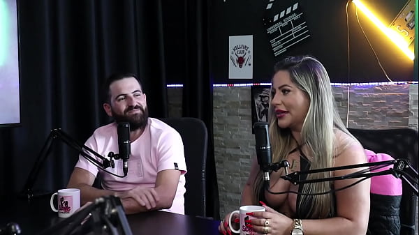 Ela sente ci&uacute;mes, mesmo sendo liberal, o marido n&atilde;o deixa ela dar pra outro, fez sexo anal e transou no caminh&atilde;o - Juli Figueir&oacute; e Felipe Larrossa (SHEER/RED)