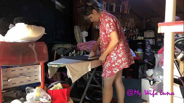 Me the slut of my maid while she is working