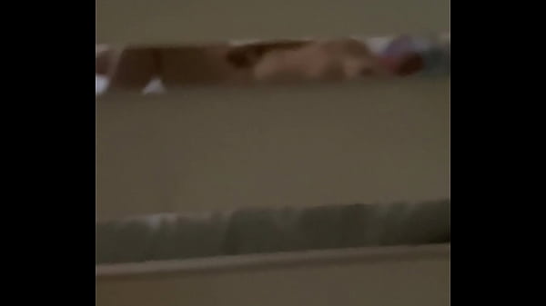 me espia mientras me tocaba y me hizo venirme