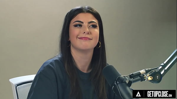 All-Natural Dark Haired Babe Masturbates  