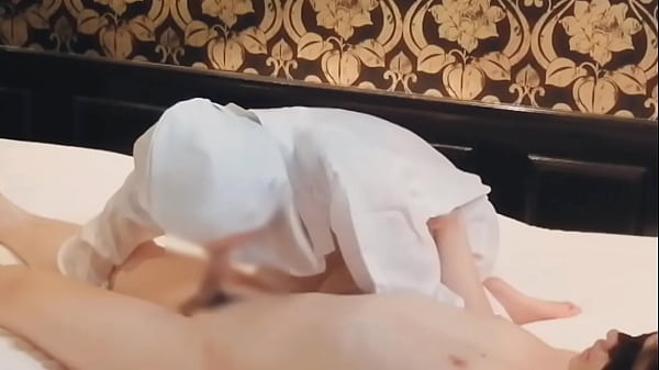 半導体製造工場勤務の巨乳人妻検査員の彼女が僕のペニスを手コキ、フェラチオして精液を搾り取る。Home made amateur 個人撮影 kawasaki JK