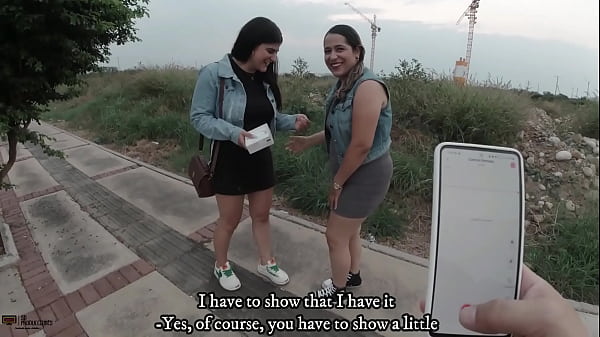 Lesbianas cachondas se divierten en un ba&ntilde;o del centro comercial en C&uacute;cuta Colombia  