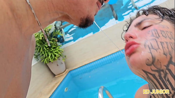 FUDENDO UMA BUNDA GIGANTE COM &Oacute;LEO E SEM CAMISINHA(COMPLETO NO RED E NO SHEER)