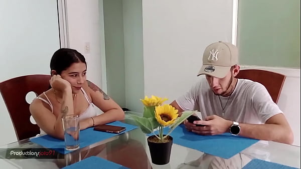 la nueva hijastra de mi viejo est&aacute; muy rica se me insin&uacute;a con su gran culo y me pone cachondo as&iacute; que toca darle su buena follada 