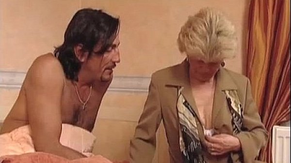 Vecchia nonna troia scopa ragazzo dal cazzo enorme - granny slut fuck big cock