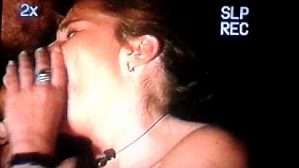 como la chupa y se toma la leche