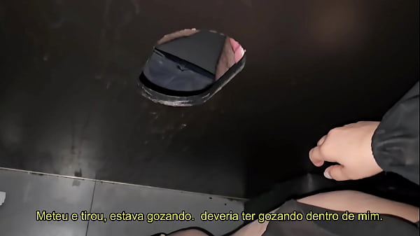 GLORY HOLE - ME DIVERTI NA CABINE COM MUITAS GOZADAS