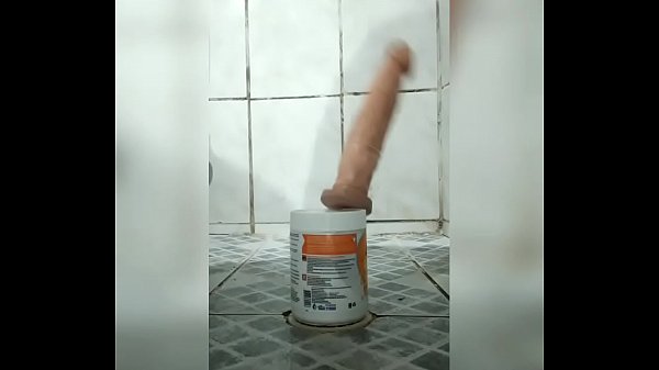 Enfiando inteiro o consolo 