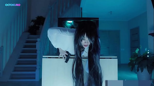 Sadako big ass stuck in TV