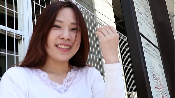ゆりさん 30歳 OL 「挿れちゃう？」と聞くと甘い声で「うん&hellip;」と答えるゆりさん。正常位で挿入しゆっくりと突き上げると充分に濡れたナカがキュウっと締め付けてきて気持ちが良い。